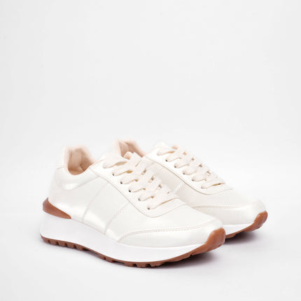 Tenis bajos crema brillantes