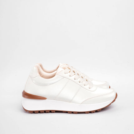 Tenis bajos crema brillantes