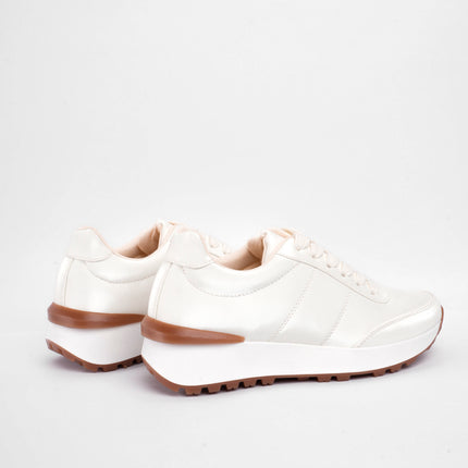 Tenis bajos crema brillantes