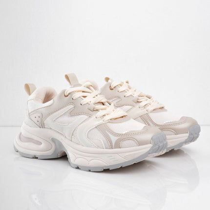 Tenis beige brillantes con laterales blancos