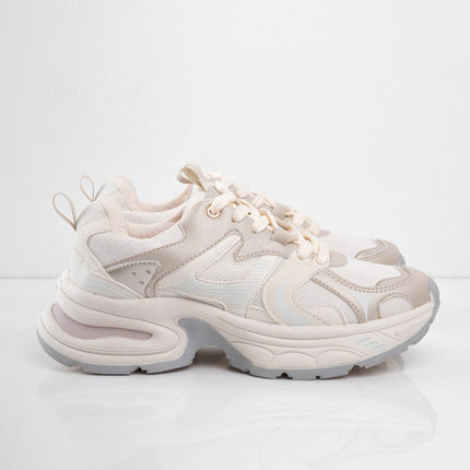 Tenis beige brillantes con laterales blancos