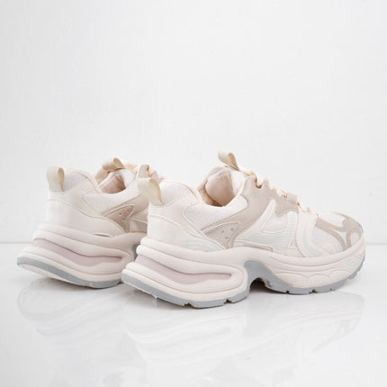 Tenis beige brillantes con laterales blancos