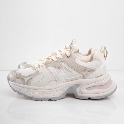 Tenis beige brillantes con laterales blancos