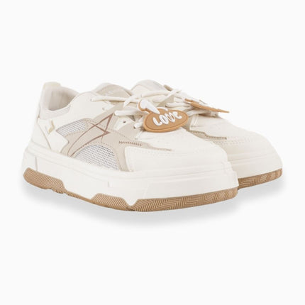 Tenis beige con aplique love