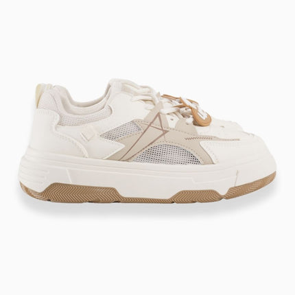 Tenis beige con aplique love