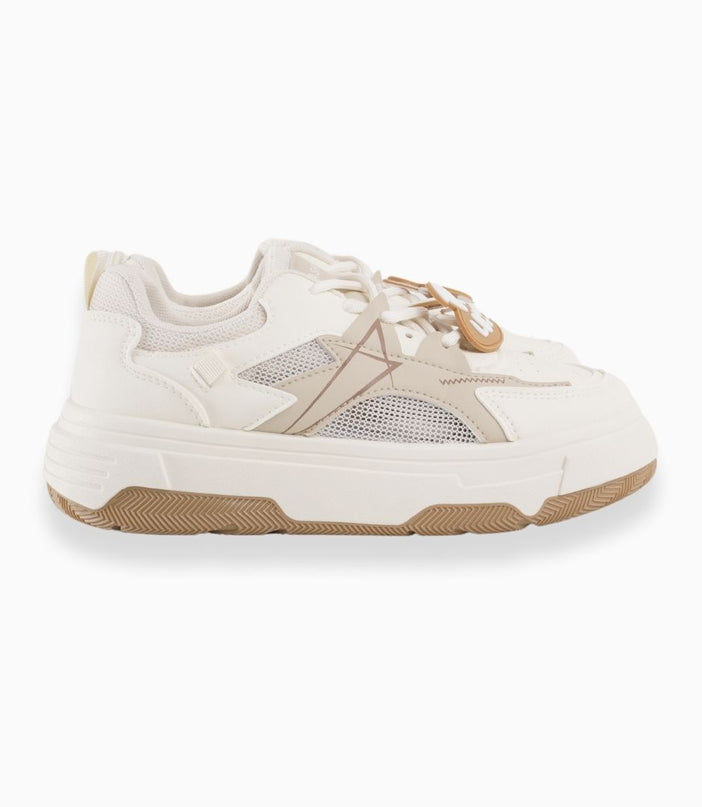 Tenis beige con aplique love