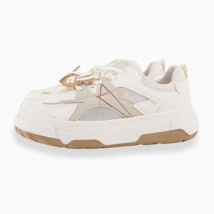 Tenis beige con aplique love