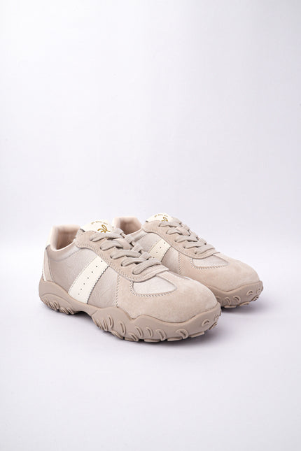 Tenis beige con blanco y gamuza