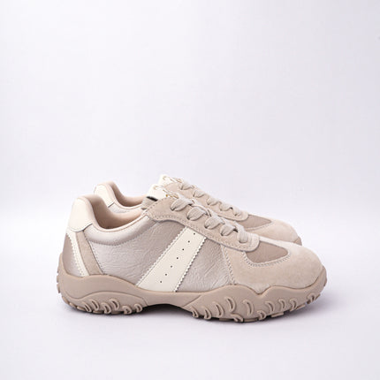 Tenis beige con blanco y gamuza