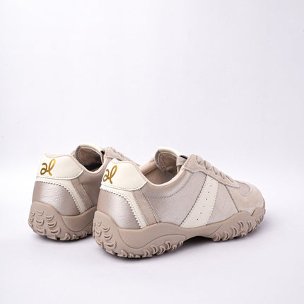 Tenis beige con blanco y gamuza