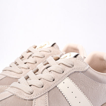 Tenis beige con blanco y gamuza