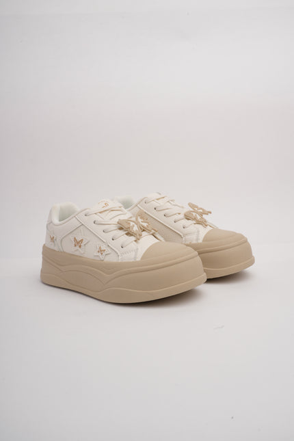 Tenis beige con detalles mariposa