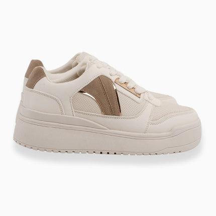 Tenis beige con detalles metálicos