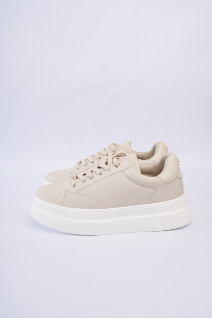 Tenis beige x plataforma blanca