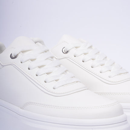 Tenis blancos básicos con plataforma