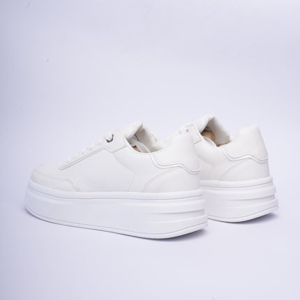Tenis blancos básicos con plataforma