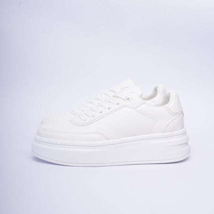 Tenis blancos básicos con plataforma