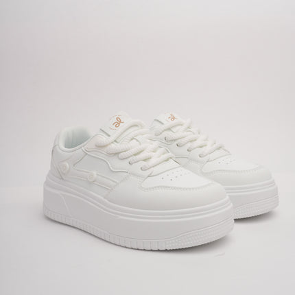 Tenis blancos clásicos con plataforma