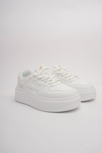 Tenis blancos clásicos con plataforma