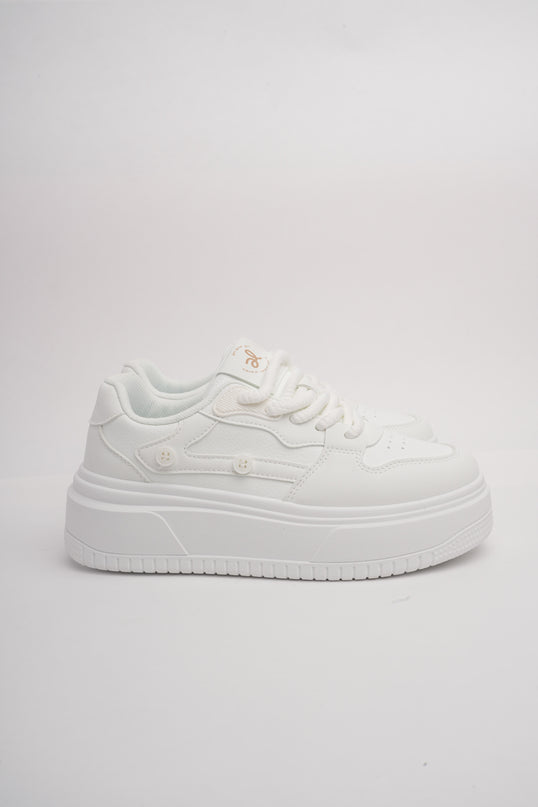 Tenis blancos clásicos con plataforma
