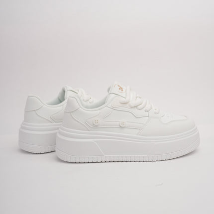 Tenis blancos clásicos con plataforma