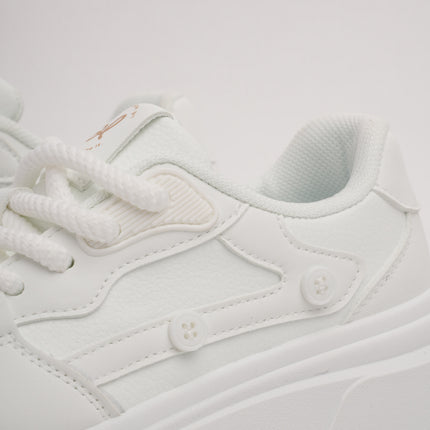 Tenis blancos clásicos con plataforma
