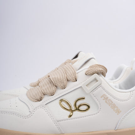 Tenis blancos con beige plataforma x detalle logo