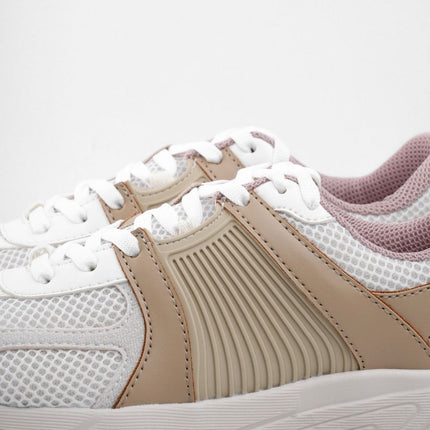 Tenis blancos con camel y detalles