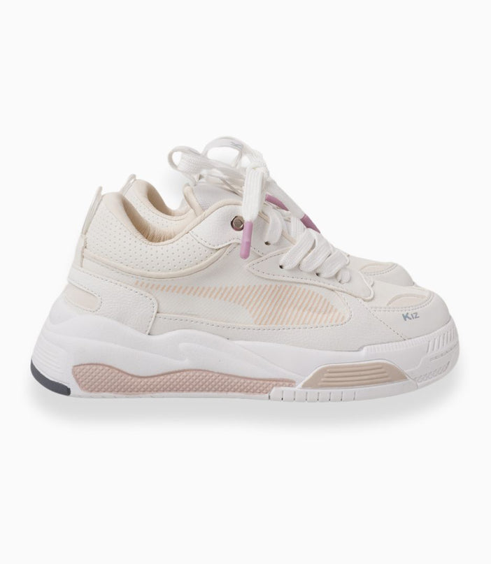 Tenis blancos con detalles rosa