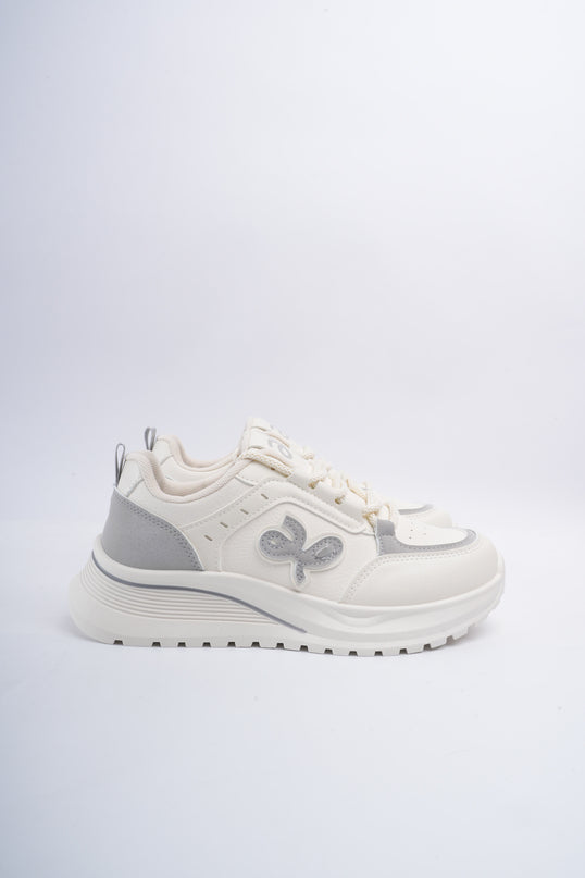 Tenis blancos con diseño gris