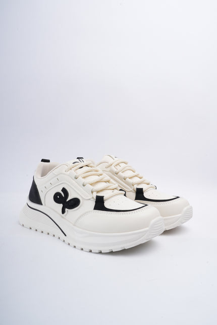 Tenis blancos con diseño negro