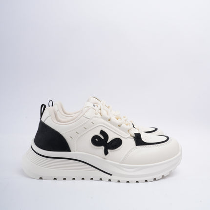 Tenis blancos con diseño negro