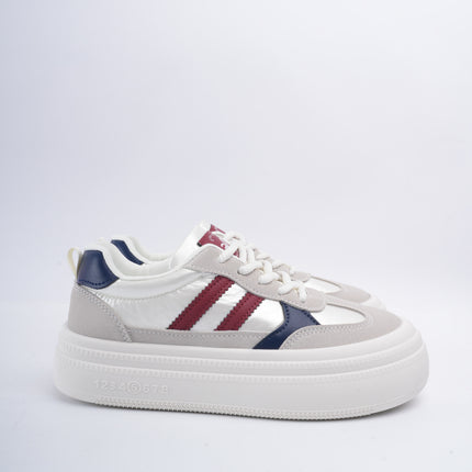 Tenis blancos con diseño rojo x azul