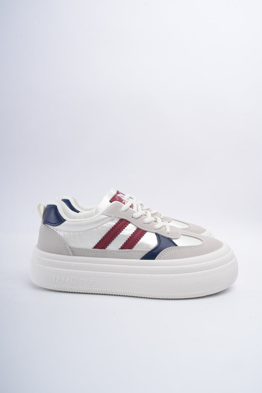 Tenis blancos con diseño rojo x azul