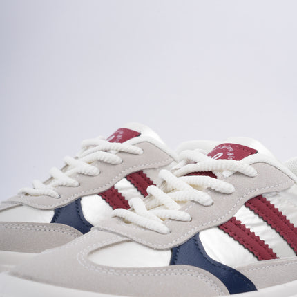Tenis blancos con diseño rojo x azul