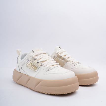 Tenis blancos con dorado