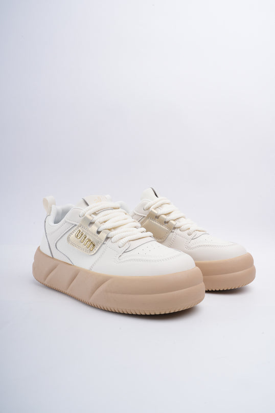 Tenis blancos con dorado