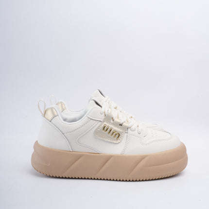 Tenis blancos con dorado