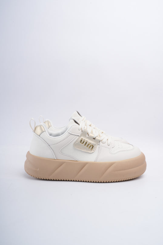 Tenis blancos con dorado
