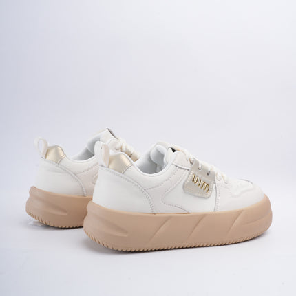 Tenis blancos con dorado