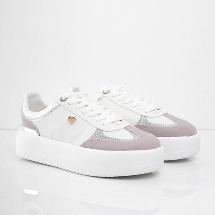 Tenis blancos con gamuza y plataforma