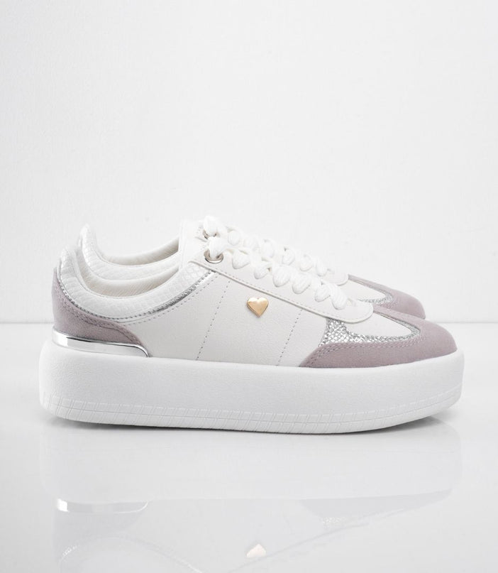 Tenis blancos con gamuza y plataforma