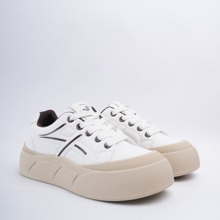 Tenis blancos con líneas café