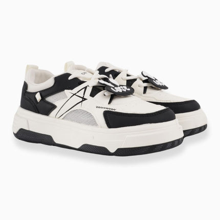 Tenis blancos con negro y aplique love