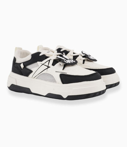 Tenis blancos con negro y aplique love