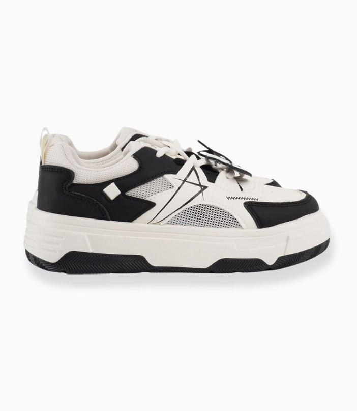 Tenis blancos con negro y aplique love