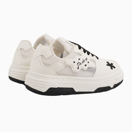 Tenis blancos con negro y apliques