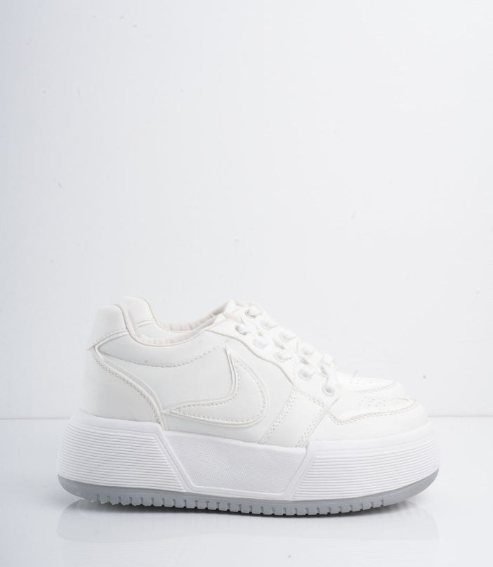Tenis blancos con plataforma