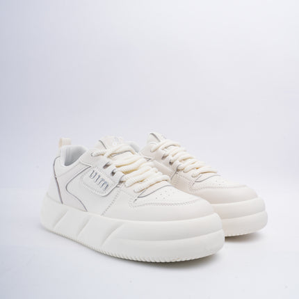 Tenis blancos con plateado