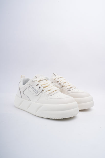 Tenis blancos con plateado